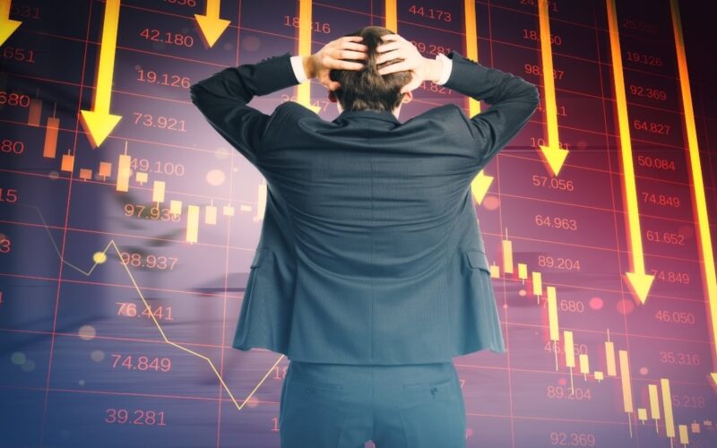 Crypto Traders Push Altcoin Market Below $900B Twice in 24 Hours as Panic Deepens