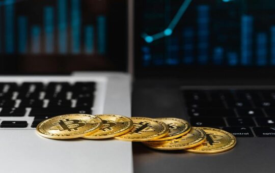 Is Bitcoin Bottoming? MVRV Falls to 1.1, Entering the 'Cheap Zone' That Marked Every Major Low Since 2018