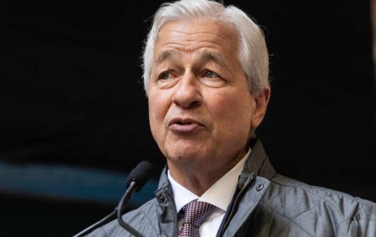 JPMorgan's Dimon Warns on Stock Bull Market While Bitcoin Lags