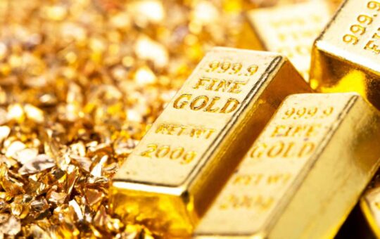 Robert Kiyosaki Calls Gold Price Drop ‘Great News,’ Plans to Buy More
