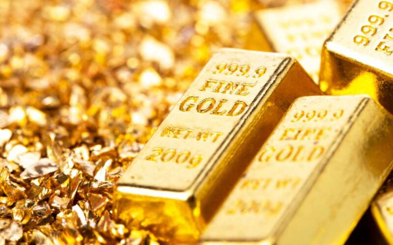 Robert Kiyosaki Calls Gold Price Drop ‘Great News,’ Plans to Buy More
