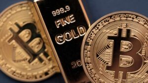 Robert Kiyosaki Plans to Buy Bitcoin After Reversal as Gold Charts Signal 'Massive' Rise