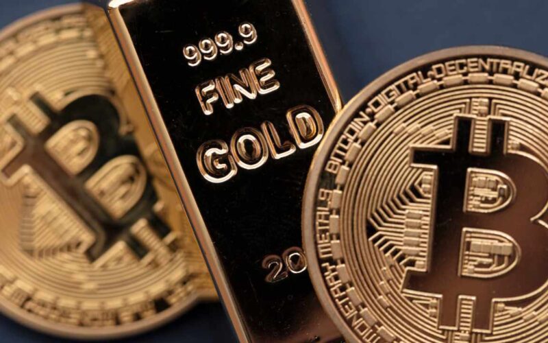 Robert Kiyosaki Plans to Buy Bitcoin After Reversal as Gold Charts Signal 'Massive' Rise