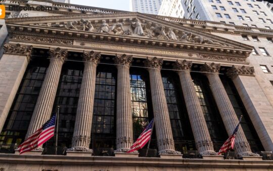 S&P 500 Closes at Record 7,599 as Stocks Outrun a Lagging Bitcoin