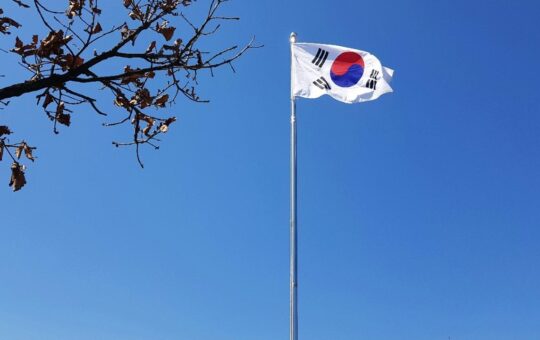 South Korea Halts KOSPI Trading After 8.4% Crash Trips Circuit Breaker