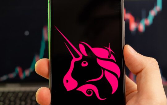 Standard Chartered Forecasts UNI Outperforming BTC and ETH