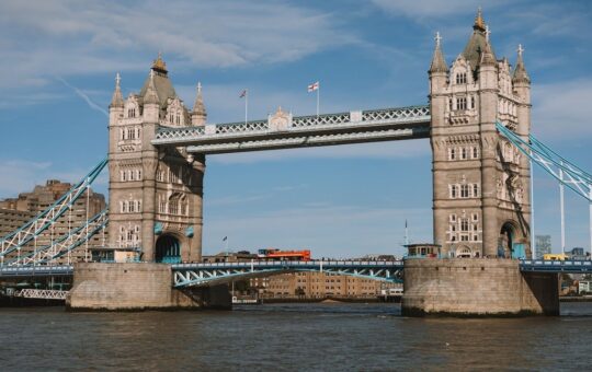 UK Unveils Final Crypto Rulebook as FCA Cuts Stablecoin Capital Floor