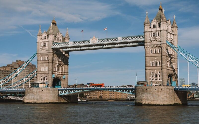 UK Unveils Final Crypto Rulebook as FCA Cuts Stablecoin Capital Floor