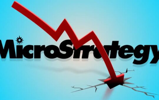 Why Is MSTR Stock Falling Despite Strategy's $1B Buyback and $1.15B Capital Raise?