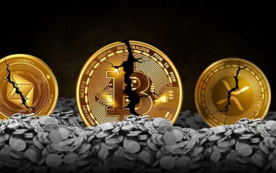 Why is Crypto Market Going Down today? BTC, ETH And XRP Crash