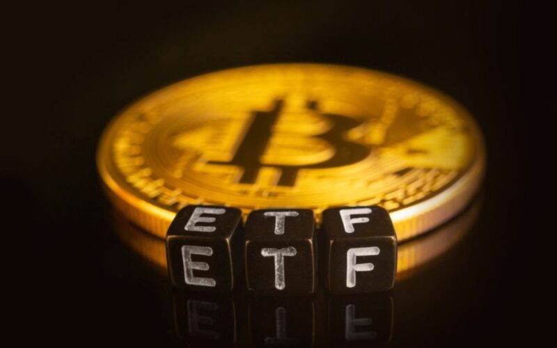 Bitcoin ETFs Lose $425M as Fidelity and Blackrock Drive Fresh Wave of Outflows