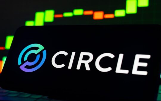 Circle Climbs 7% After $64 Open, but OUSD Keeps Pressure on Its Yield Strategy