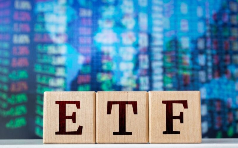 Crypto ETFs Split as Ether, HYPE and Solana Gain While Bitcoin Loses $295 Million