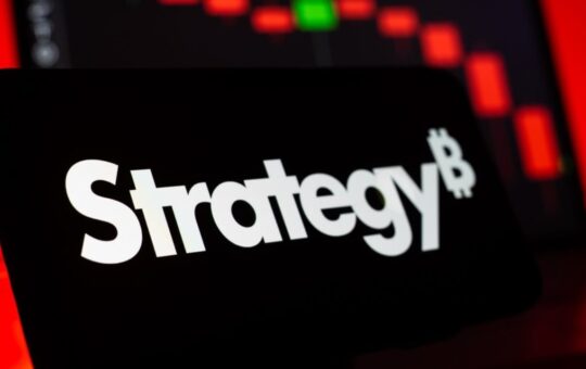 Farside Warns Strategy’s 12% STRC Dividend Plan Could Weaken Investor Confidence