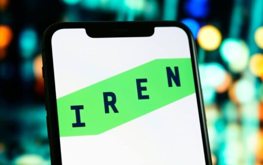 IREN Lands $2.8B in AI Contracts as Demand Pushes Target Above $4B