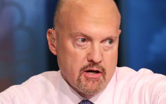 Jim Cramer Calls the Market 'Miserable' as Oil, Tariffs, and Fed Hawkishness Rattle Wall Street