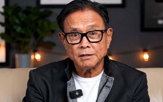 Robert Kiyosaki Reinforces Crash Warning — Foresees Many Wiped out Amid ‘Bankrupt’ US Economy