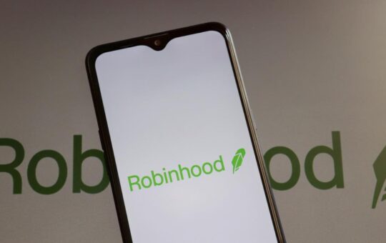 Robinhood Chain Tops $560 Million in Daily DEX Volume, Fueled by Meme Coin Boom