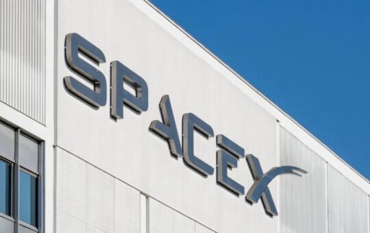 SpaceX Slide and Kimi K3 Launch Fuel Fears of AI Stock Bubble