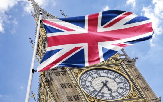 UK Lawmakers Probe 40% Crypto Transfer Blocks as Banking Scrutiny Widens