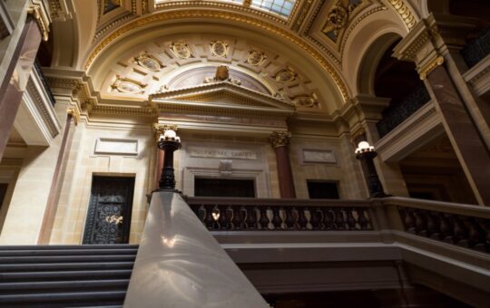 Wisconsin Warns Election-Market Traders They May Be Disqualified From Voting
