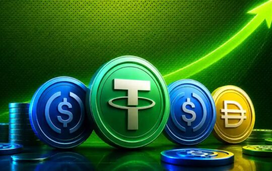 $7B Stablecoin Outflow Raises Despite Bitcoin Holding Above $60K