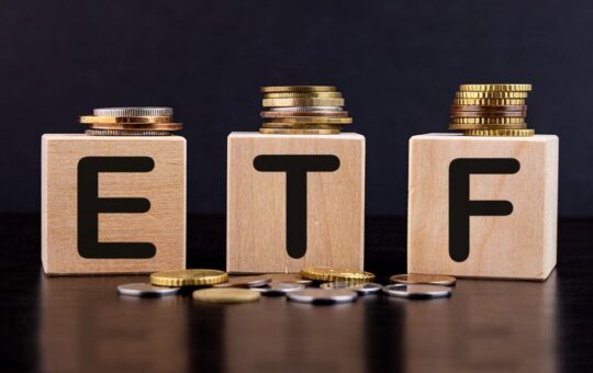 Fidelity, ARK Lead $131M Bitcoin Outflow as Ether, XRP ETFs Gain