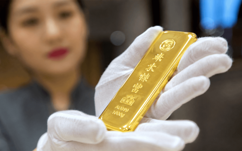Gold Hits 2-Month High Above $4,400 as China Keeps Hoarding