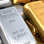 Robert Kiyosaki Eyes $10K Gold, $200 Silver as US Debt Nears $40T