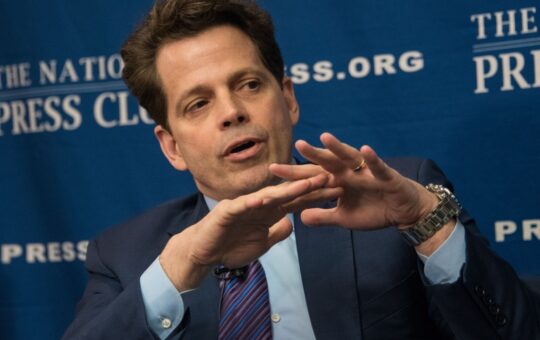 Scaramucci Backs BTC Above $100K as Bear Phase Nears End