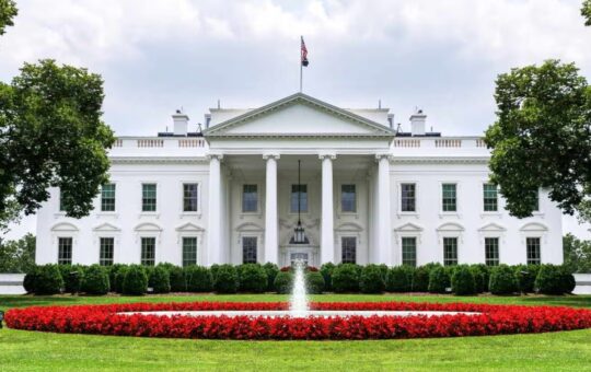 Senate Has 4 Days to Advance CLARITY Act as White House Weighs Deal