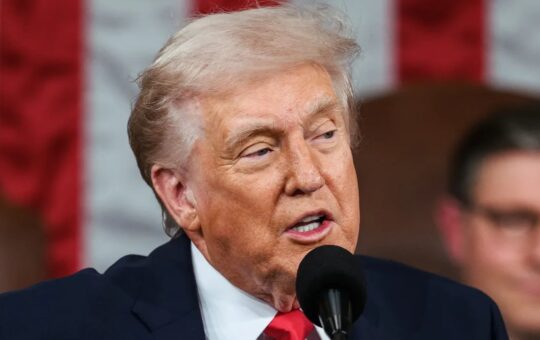 Senators Demand SEC Probe Into Trump Memecoin After $3.8B Losses