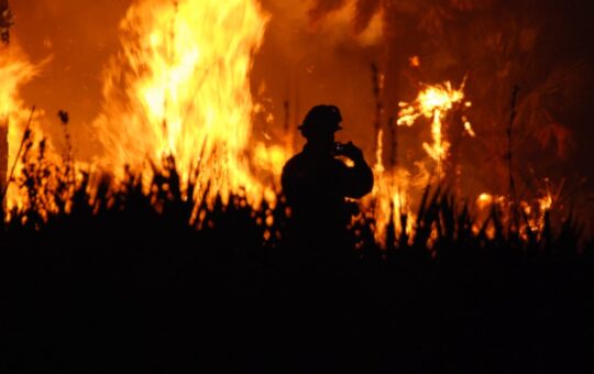 US Senators Target Wildfire Bets in New CFTC Rule Fight