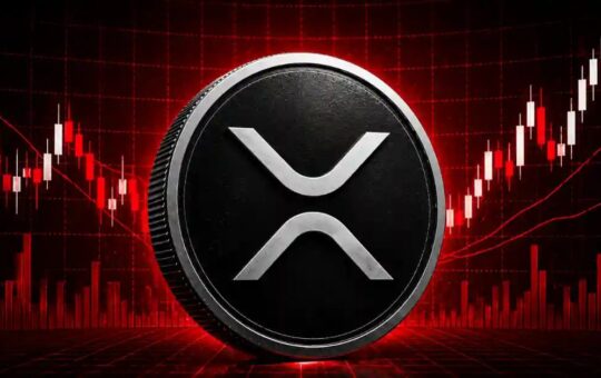 XRP Falls Below $1 as Experts Recall Bitcoin's 470 ‘Death’ Calls