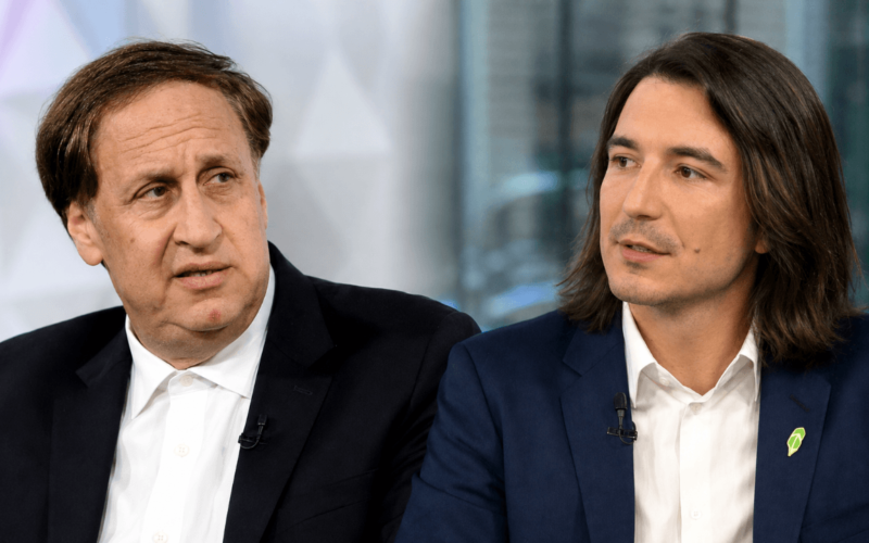 AMC CEO Demands Robinhood Halt Token Trading as Feud Erupts