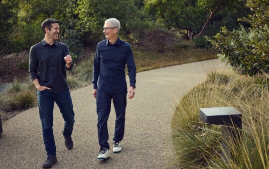Apple's Bitcoin Strategy Will Depend on More Than John Ternus – Bitcoin News
