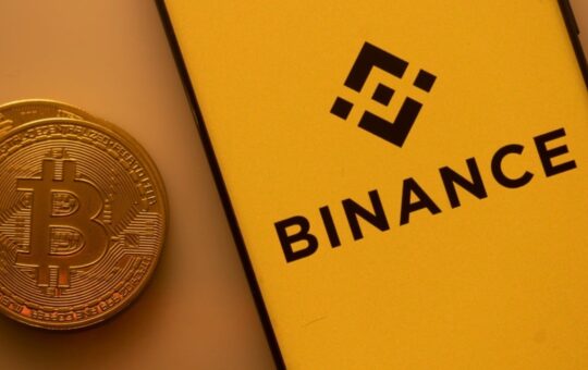 Binance Reserves Hit 693,000 BTC as Bitcoin's Price Faces $85K Wall