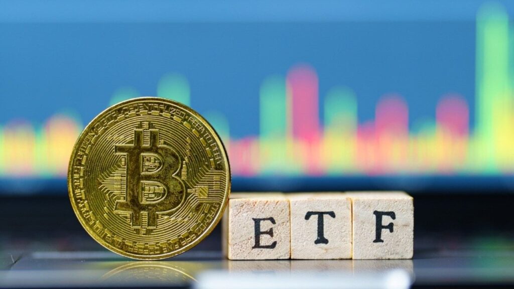 Bitcoin ETFs Flip From $426M Outflow to $6M Weekly Inflow