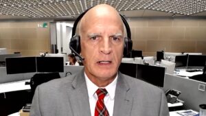 Bloomberg Analyst Warns Crypto Faces a Lose-Lose Scenario