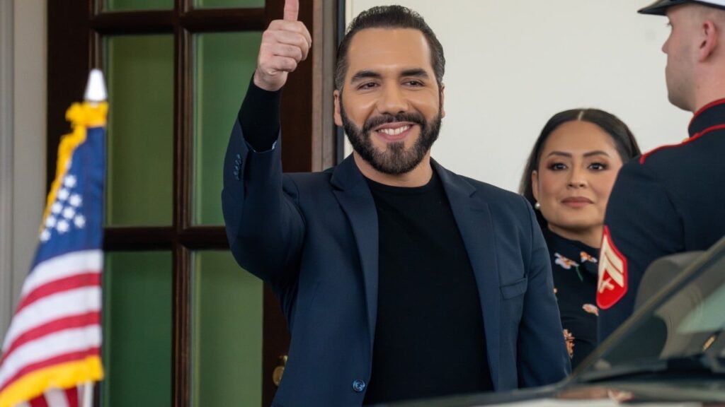 El Salvador Denies Stablecoin Pivot as Bitcoin Treasury Grows