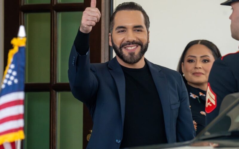 El Salvador Denies Stablecoin Pivot as Bitcoin Treasury Grows