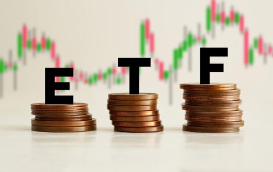 Ether, XRP and Solana Record Weekly Gains as Bitcoin ETFs Lose $463M