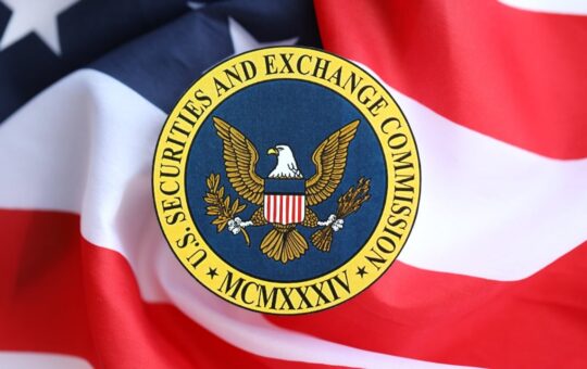Ex-SEC Chief Claims Agency Overreaches Authority on Crypto Rules