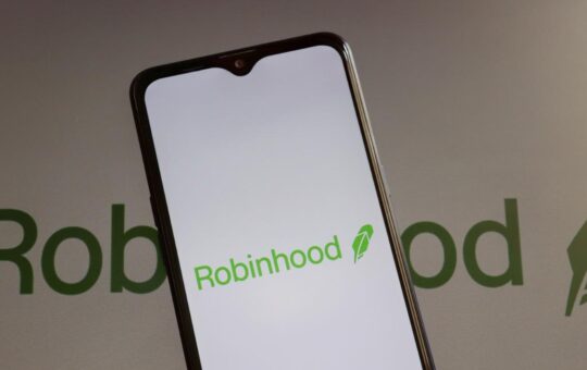 Robinhood Tops Binance bStocks With 862,800 Holders in 2 Months – Bitcoin News