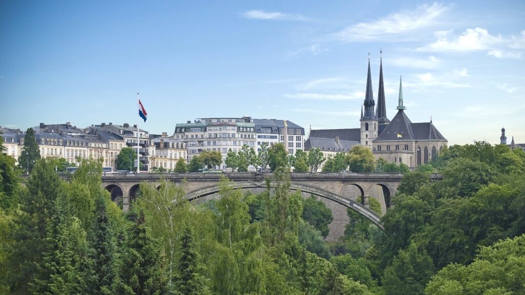 Spanish Banking Giant Cecabank Takes Crypto Custody Push to Luxembourg – Bitcoin News