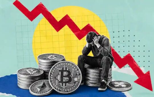 Why Is the Crypto Market Falling Today? Bitcoin and Altcoins Under Pressure