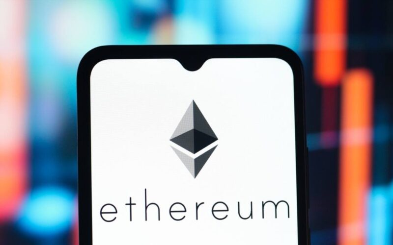 Bitwise Report Shows Ethereum Stakes Record 43.8M ETH as Yields Fall